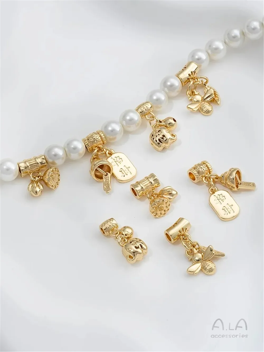 14-каратное золото стручок лотоса с двумя мирами Lucky Cat пчела слоненок колокольчик