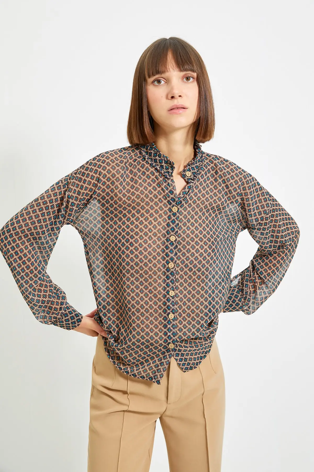 

Trendyol Upright Collar Shirt TWOAW22GO0323