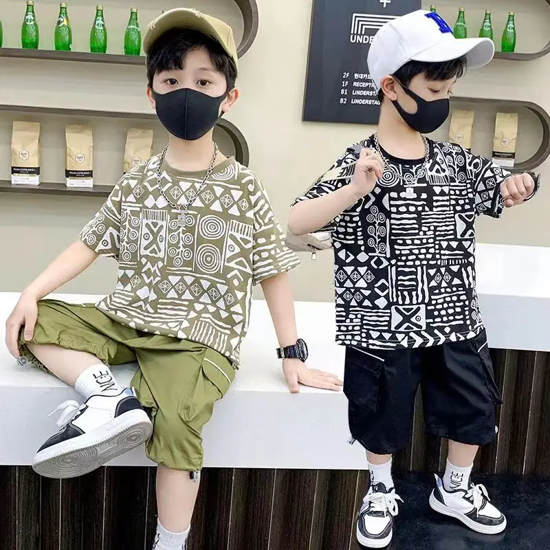 

2-9T Boys Summer Suit 2023 New Children's Baby Korean Casual Fashion Short Sleeve Printed T-Shirt Cargo Pants Two-Piece Set
