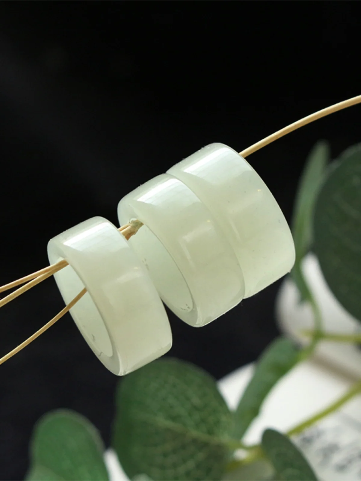 Кольцо Hetian из белого нефрита с малым диаметром широкое издание новинка