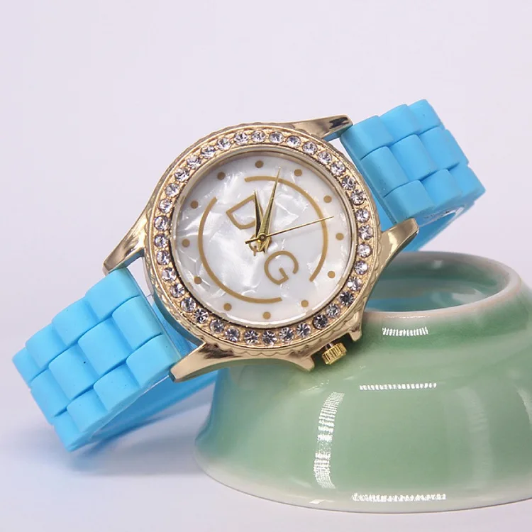 DQG Women's Stainless Steel Luxury Watch, crystal Quartz Bracelet, Fashionable Multi-color, 2023