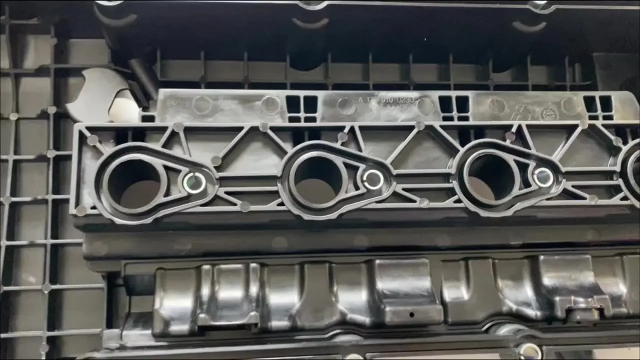 

Auto Parts valve cover assembly Apply to Ssangyong ACTYON/KYRON/REXTON/KORANDO C/RODIUS/TIVOLI 1730100330 6710160705 6710160605