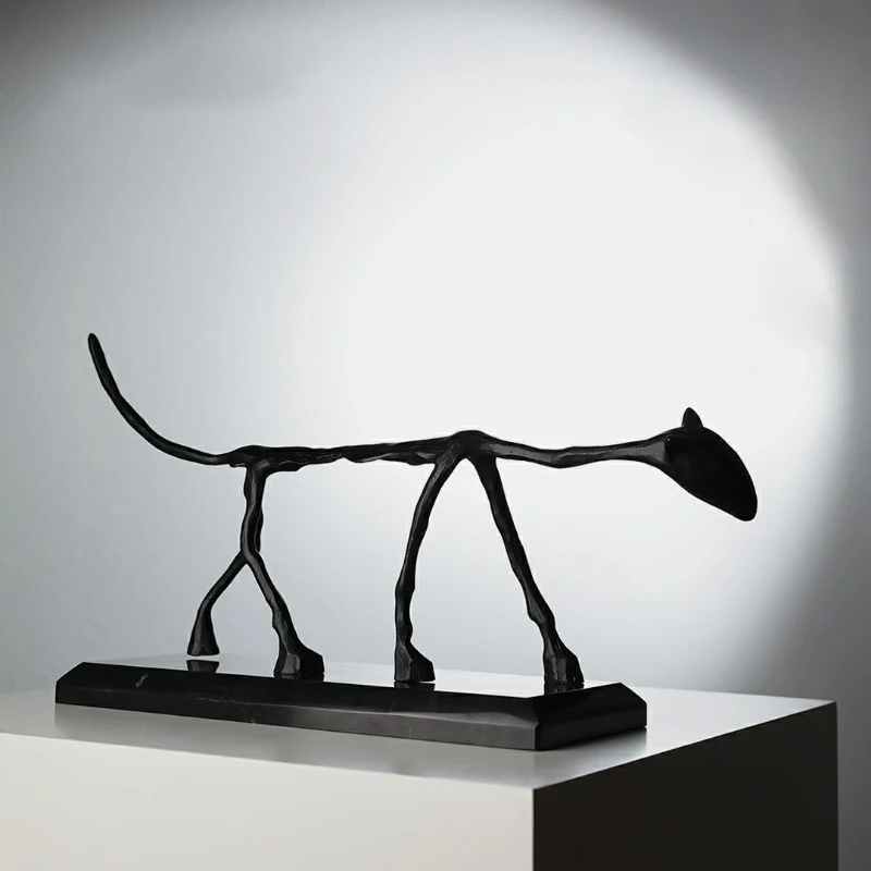 Современная Статуя кота и собаки из чугуна с абстрактной ходьбой