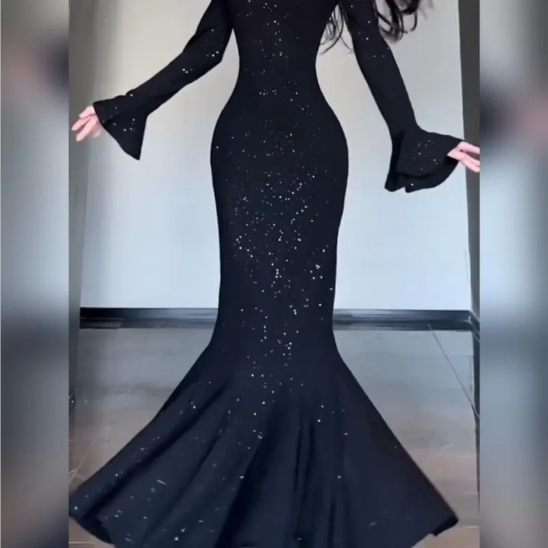 Слегка толстое темпераментное черное Королевское приталенное платье-годе