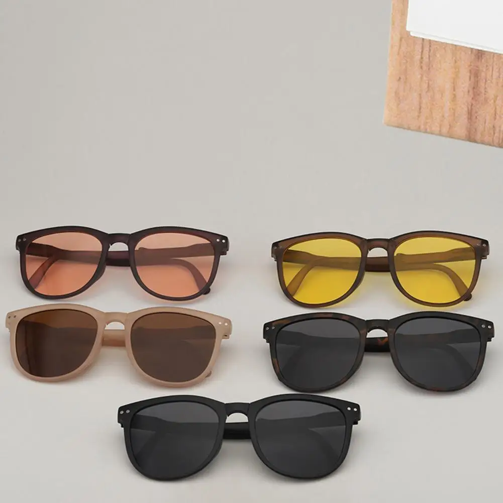 

1 Set Folding Sunglasses Solid Construction UV Resistant PC Fashionable Small Frame Sunglasses with Storage Case Set for Female