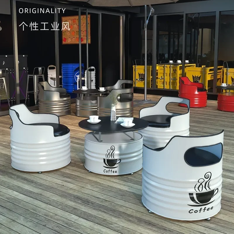 Фото Комплект стола и стульев в прозрачном индустриальном стиле для кафе, бара, ресторана, в стиле интернет-кафе, из кованого железа, в форме нефтяной бочки №1
