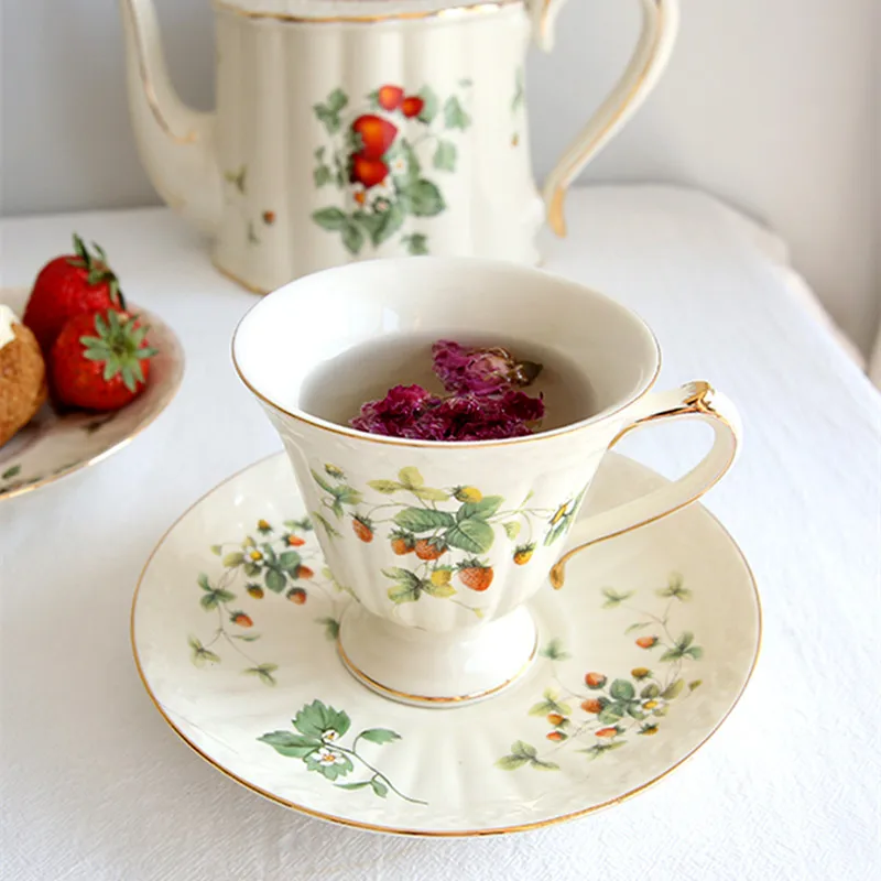 simple Nordic Strawberry Ceramic Teaware Cup Set Retro Kettles Milk Oolong Chrysanthemum Teapot Jasmine Black Green Tea Set images - 6