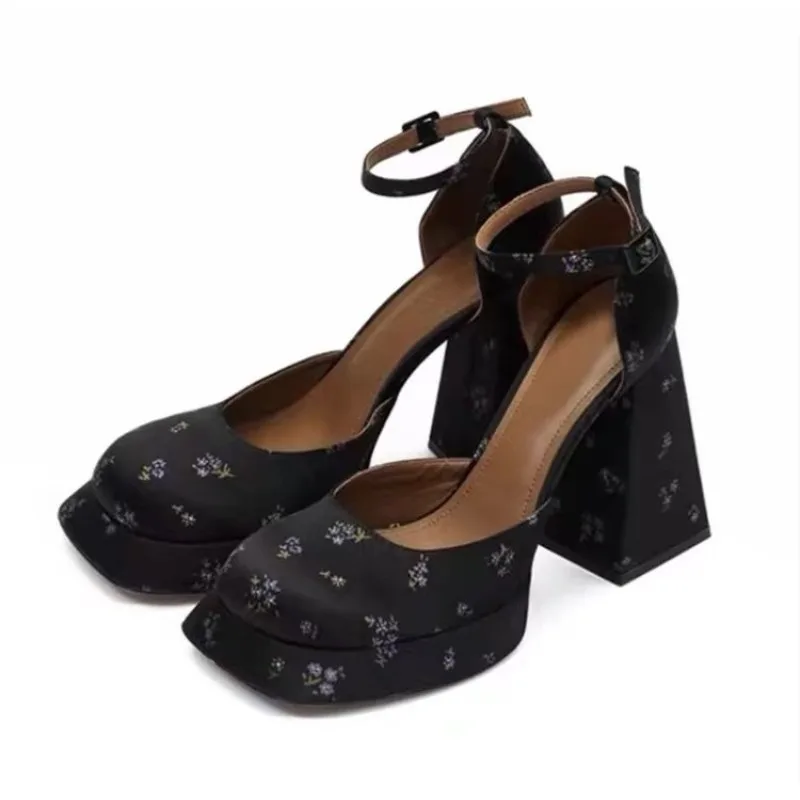 Женские сандалии на платформе с ремешком щиколотке блестящие золотого и