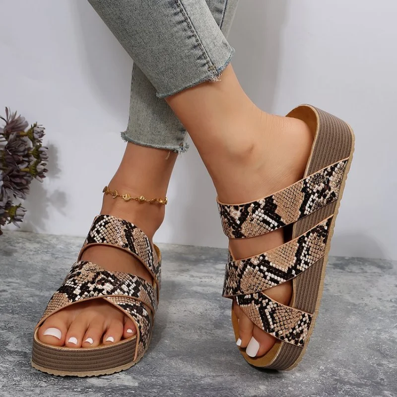 2023 New European and American Flat Bottom Thick Bottom Cross Sandals for Women Fashion Large Casual Sandals for Women