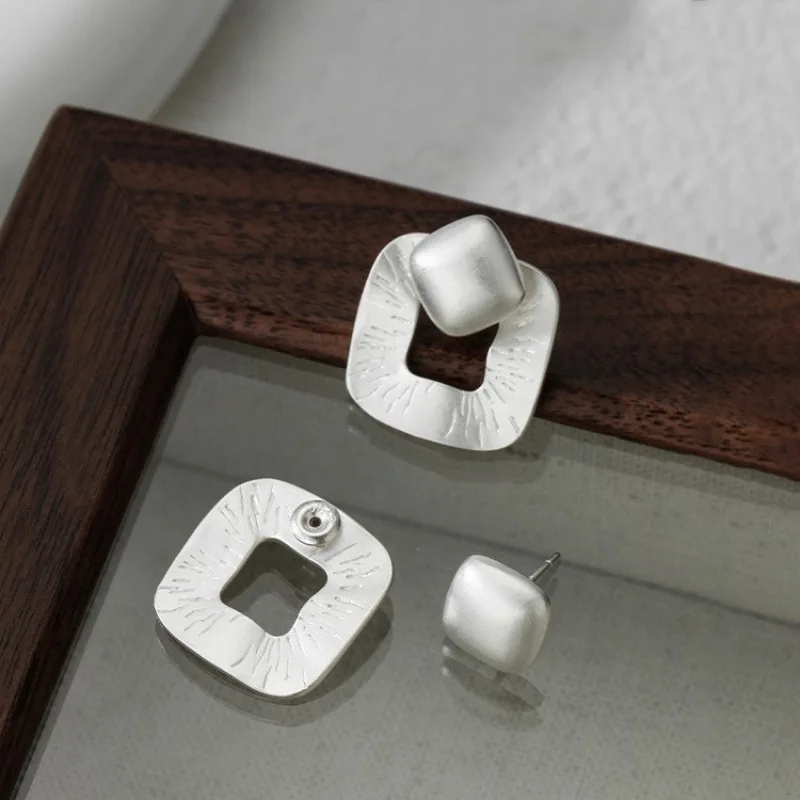 Женские серьги-гвоздики геометрической формы из серебра 925 пробы