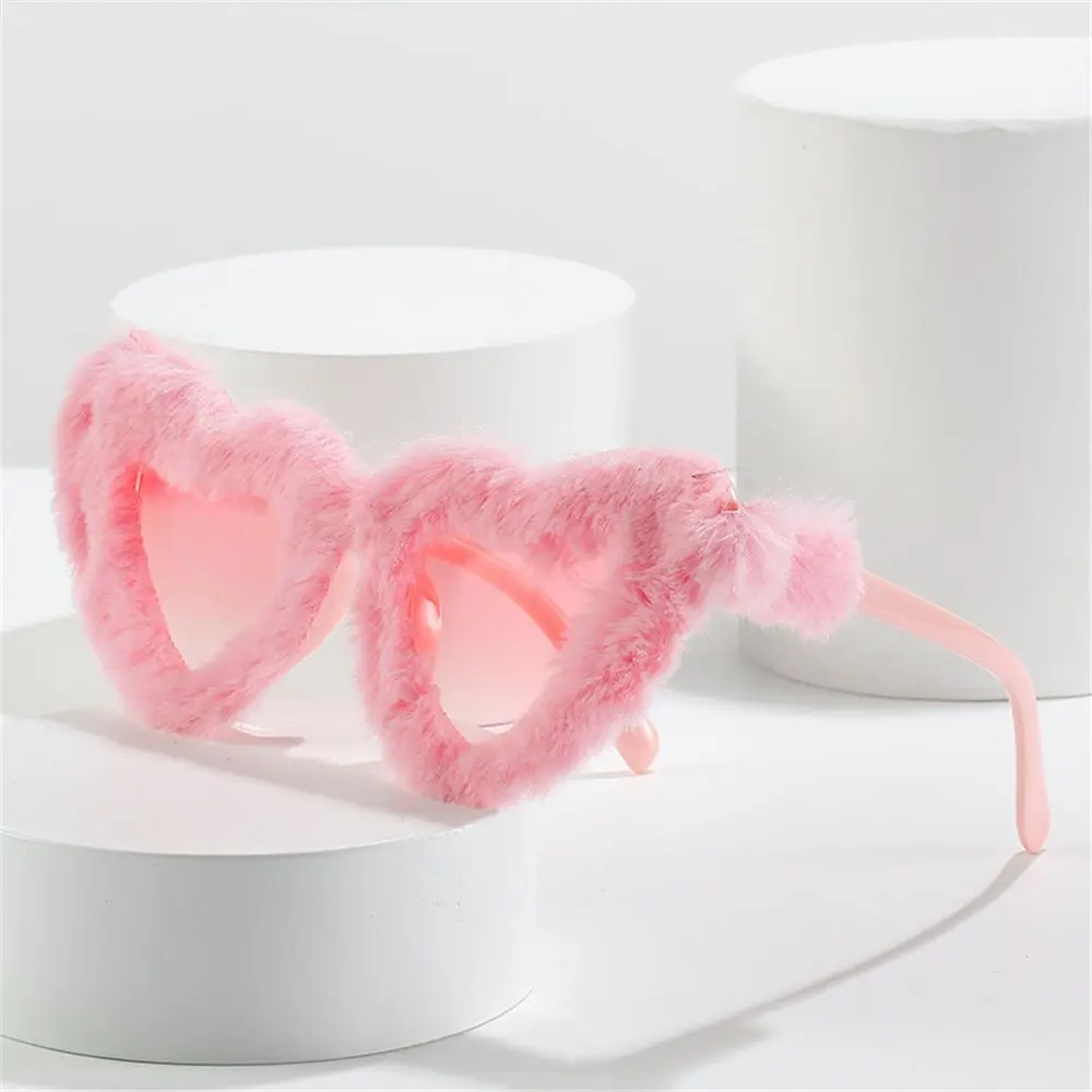 

Women Love Heart Sunglasses UV400 Protection Eyewear Plush Decor Sunglasses Ladies Shades Heart-Shaped Sunglasses