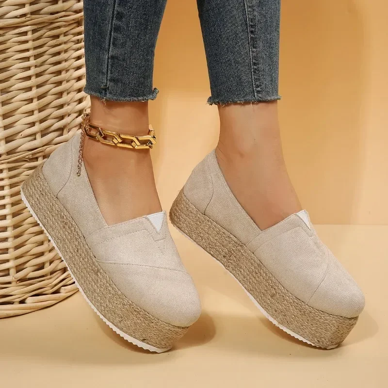 Женские туфли на толстой подошве однотонные универсальные среднем каблуке без