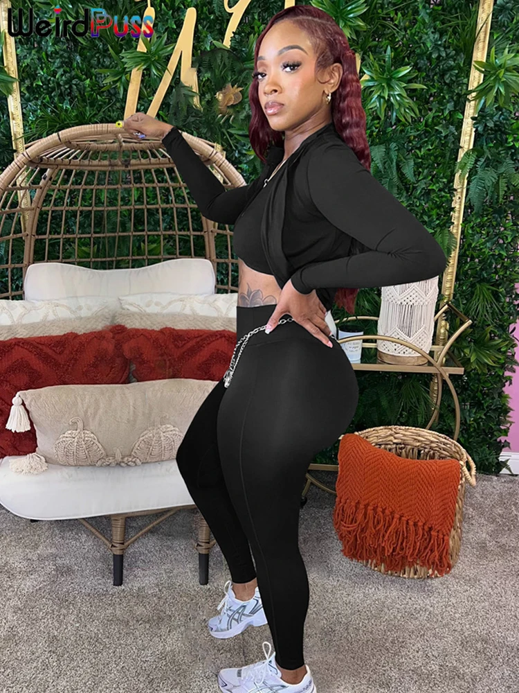 Костюм спортивный женский из трех предметов повседневный однотонный пикантный