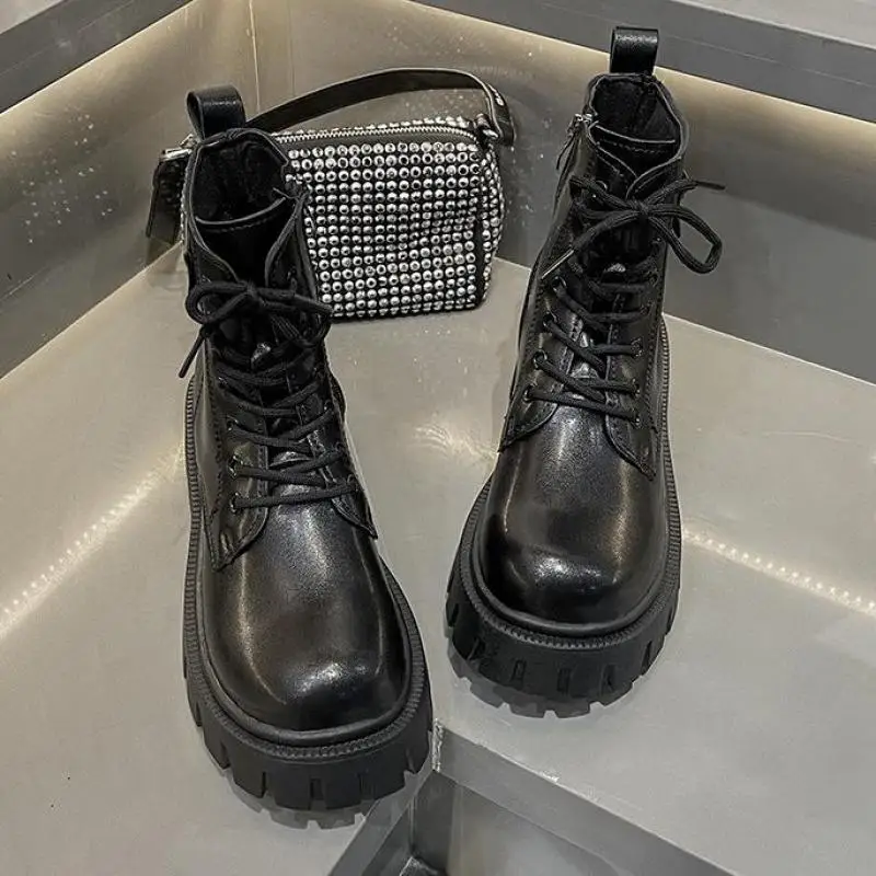 

Женские кожаные ботильоны 2023, Осенняя обувь, модные мотоциклетные короткие ботинки Ytmtloy с круглым носком, на квадратном каблуке, резиновые ботинки для женщин из ПУ