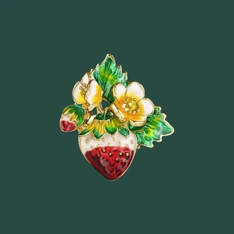 Retro Enamel Drip Oil Strawberry Pin Brooches for Women Temperament Sweet Fruit Corsage Lapel Pins Fashion Jewelry Accessories