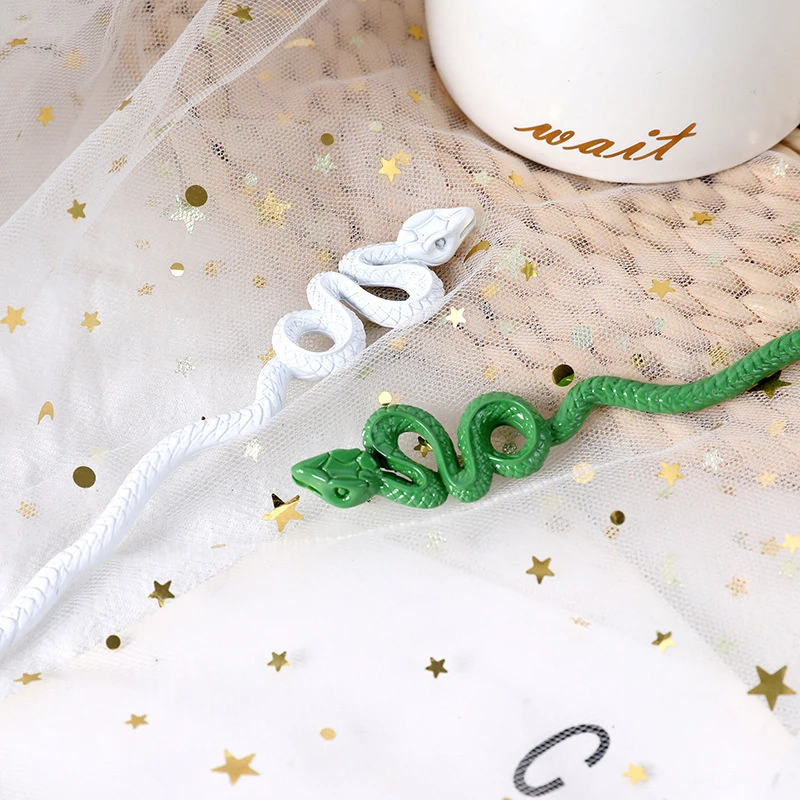 Металлическая зелёная заколка для волос в форме змеи