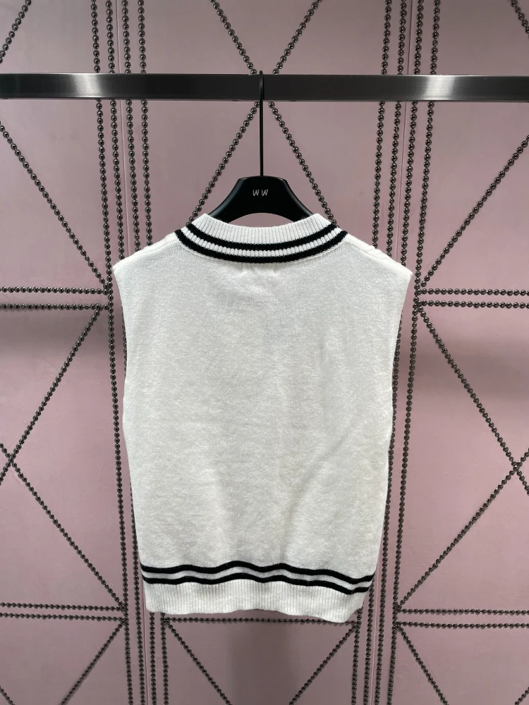 

2023 Summer Autumn High Quality Knitted Sleeveless V-neck T-shirts for Women Tops Elegant Office Lady Skinny Cropped Shirt Tees