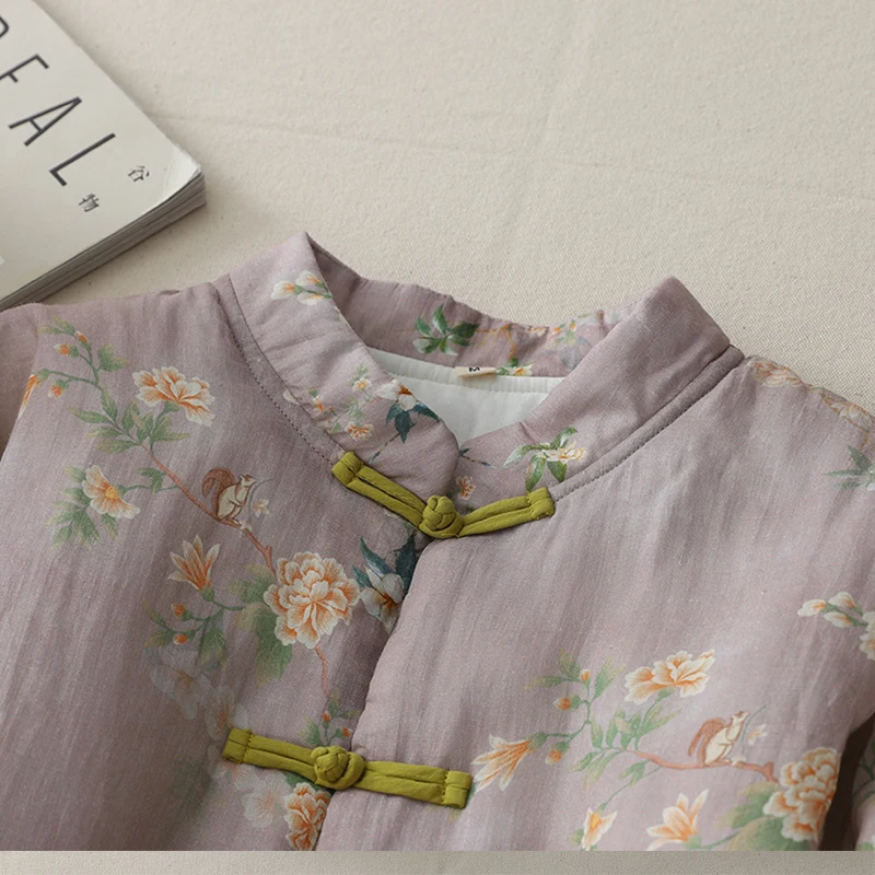 Куртка на хлопковой подкладке с контрастным цветным принтом в стиле ретро