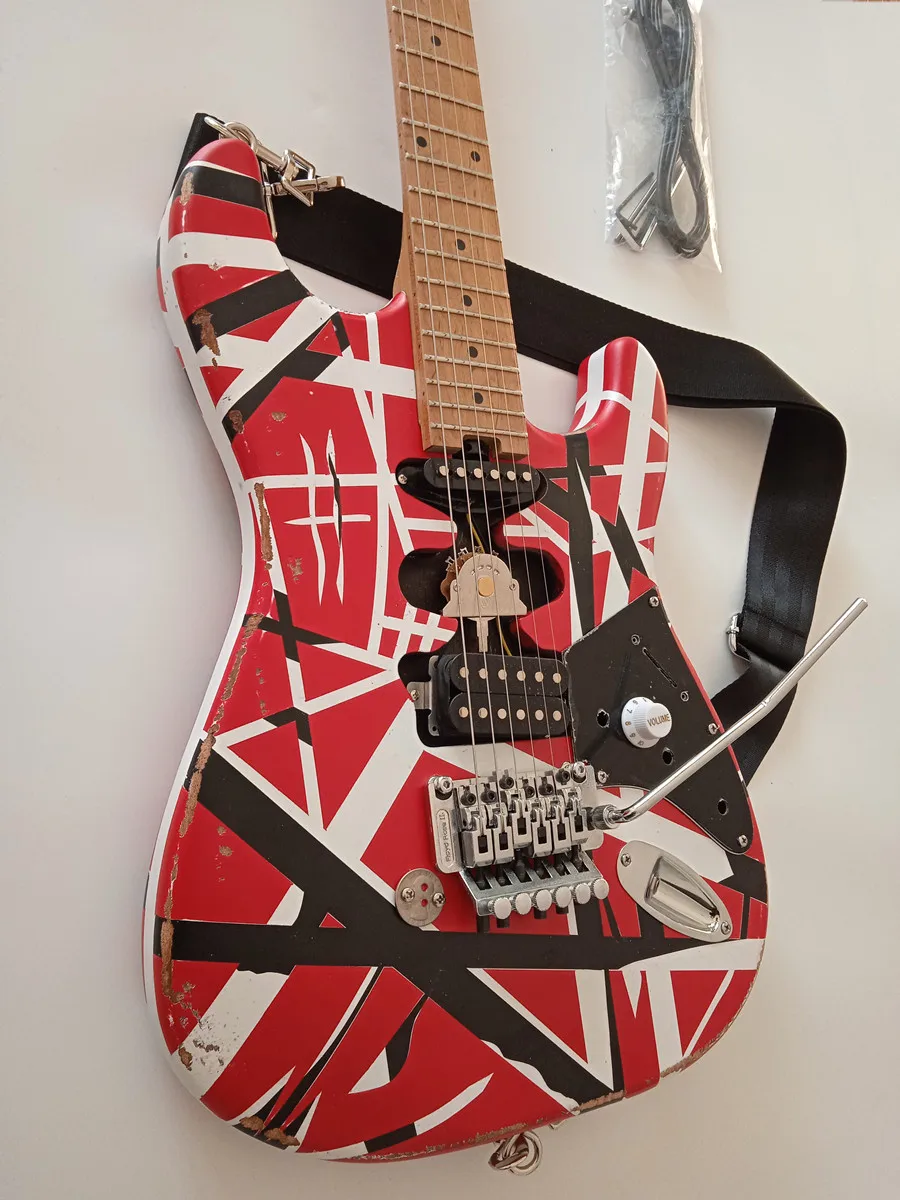 Жареная электрическая гитара из клена/красный корпус/украшенная черно-белыми