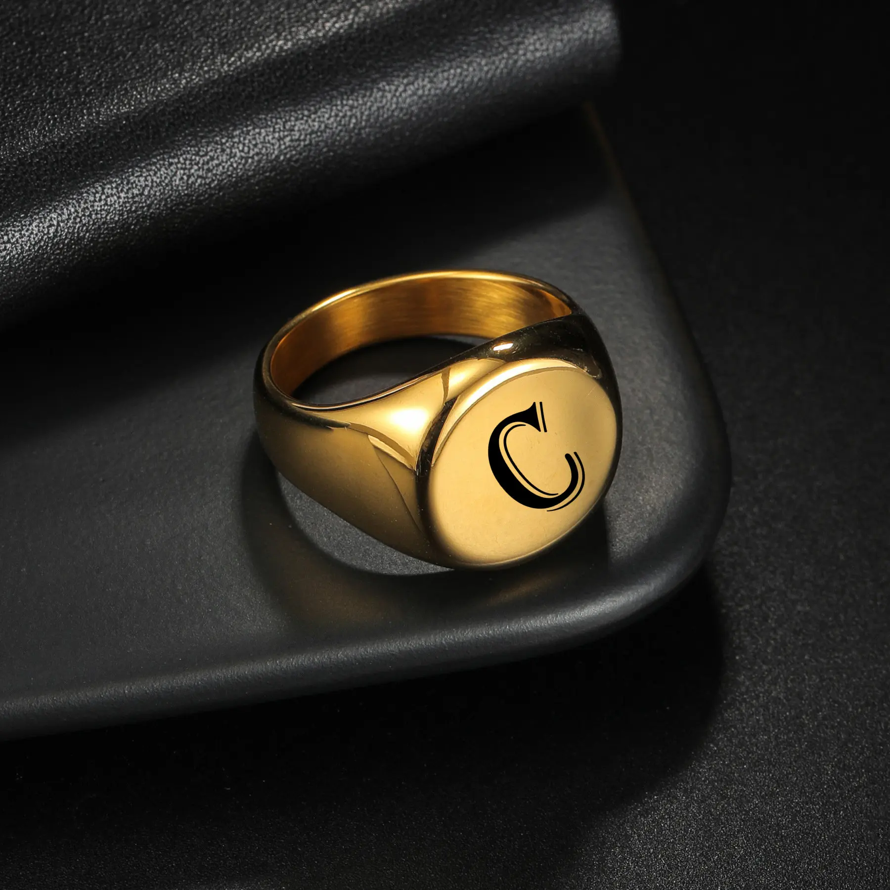 New Wide Carving A-Z Initials Face Ring Gift Fashion English Letter Rings Trend Men And Women Jewelry Party Wedding Hot