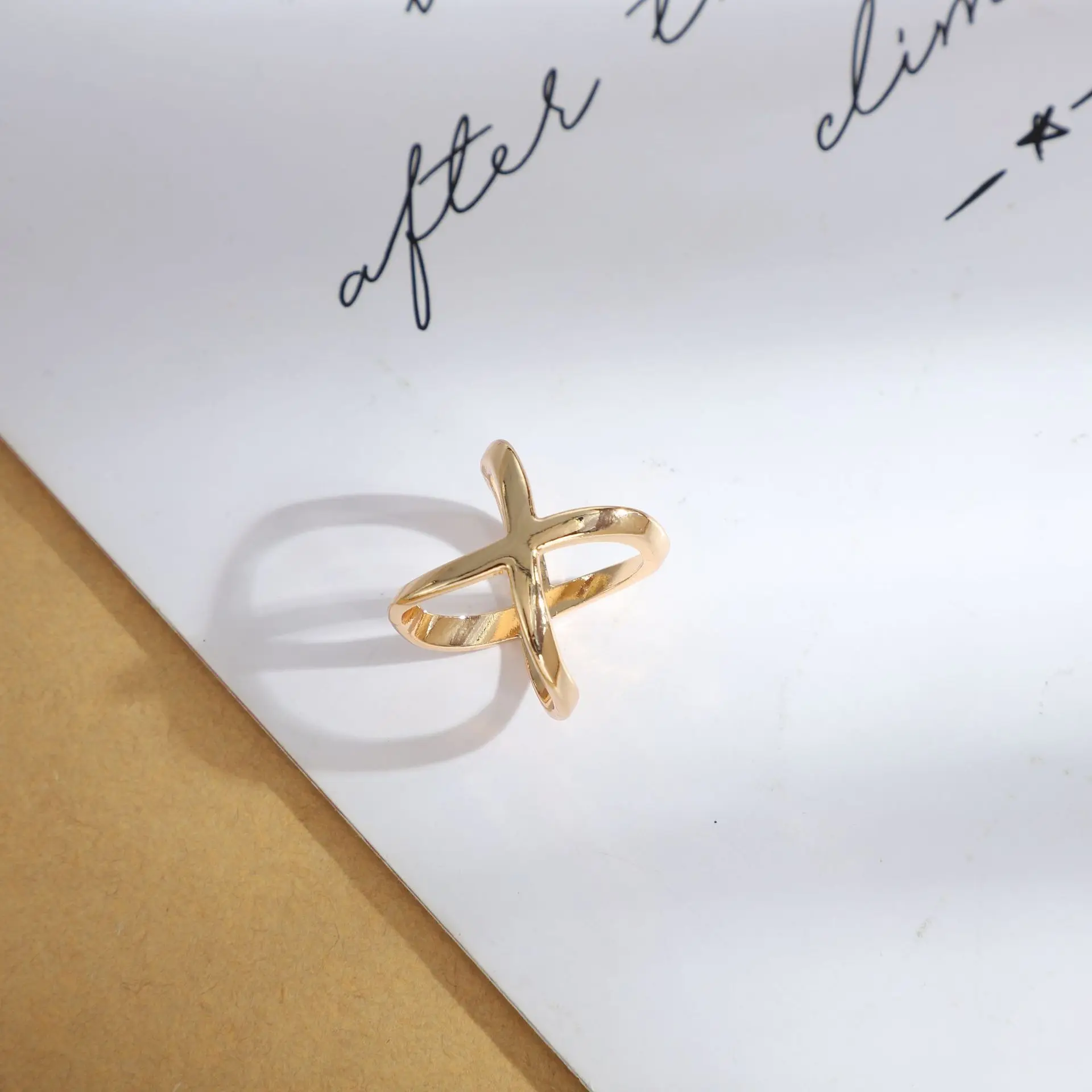 Женская металлическая брошь X-образной формы с бантом