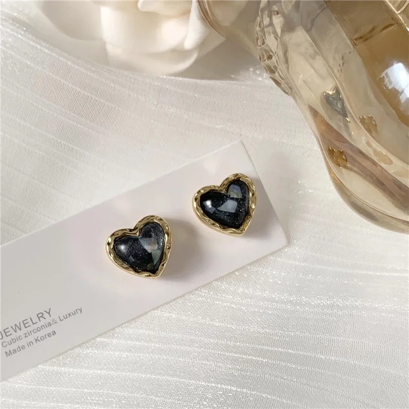 Fashion Retro Heart Shaped Women's Classic Black and White Earrings Jewelry Gift