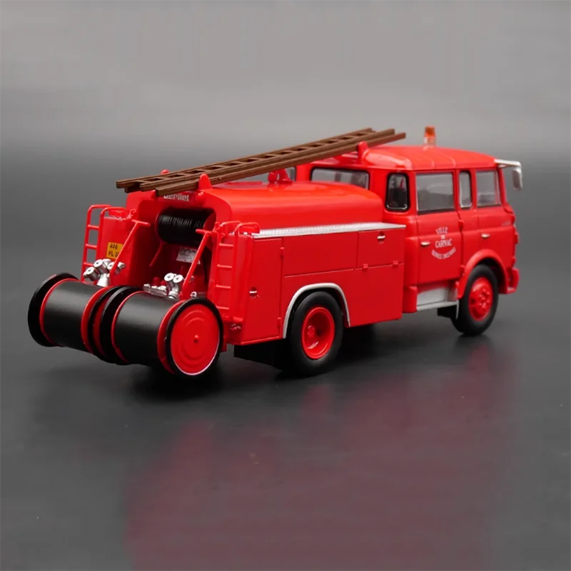 Модель французского пожарного самолета Berliet GAK 17 в масштабе 1:43 модель готовой