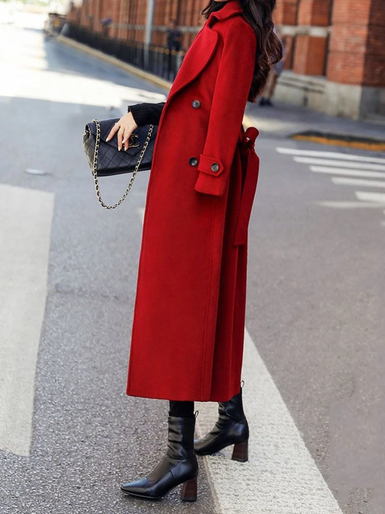 Рисунок 2 - Красное шерстяное пальто для женщин
