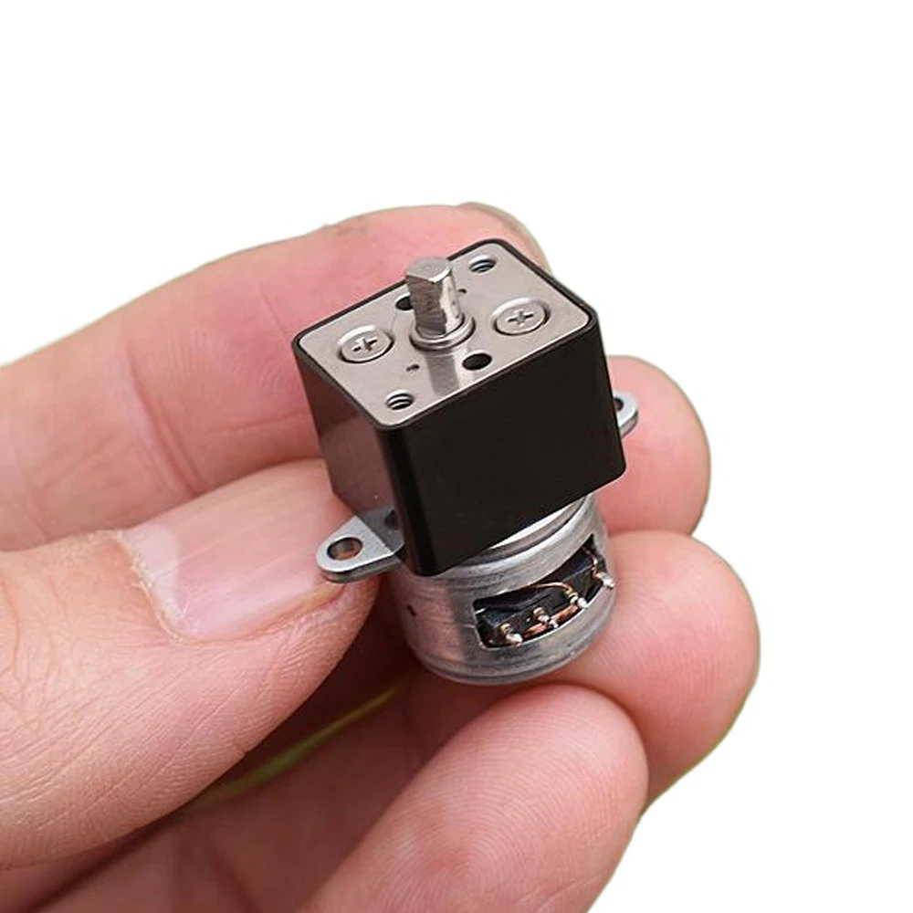 Миниатюрный 15-миллиметровый 2-фазный 4-проводной шаговый двигатель с