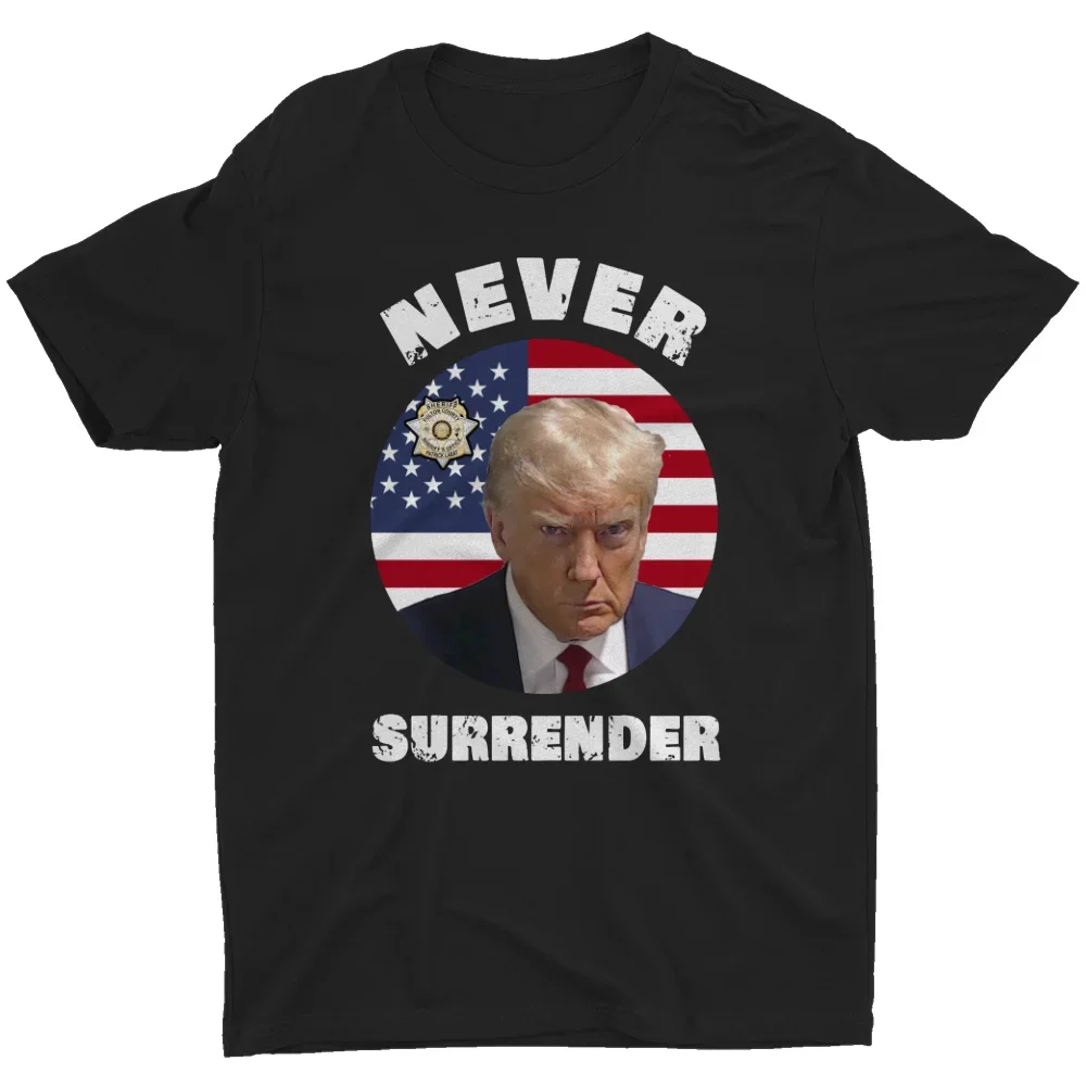 Футболка Trump Mug Shot Never Surrender USA President 2024 футболка MAGA 100% хлопок с круглым вырезом и