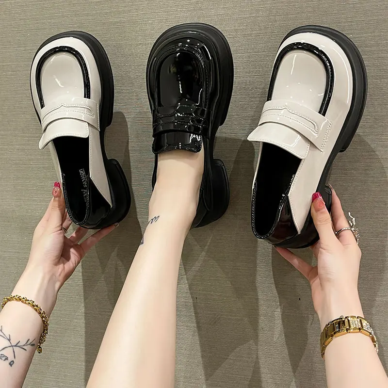 

Retro Woman Shoes Oxfords Clogs Platform Loafers With Fur Shallow Mouth British Style Casual Female Sneakers Round Toe Slip-on L