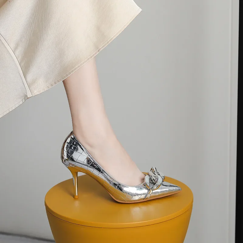 Женские туфли-лодочки с открытым носком на низком каблуке 6 см