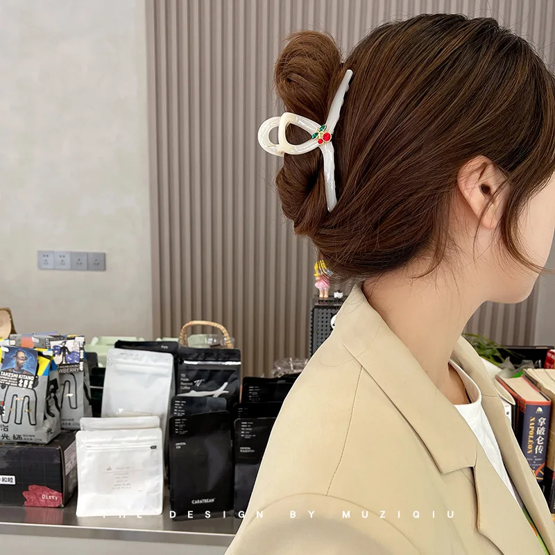 

Sweet little cherry shark clip headdress all-match plate hair large clip girl Korean fresh hairpin the back of the head