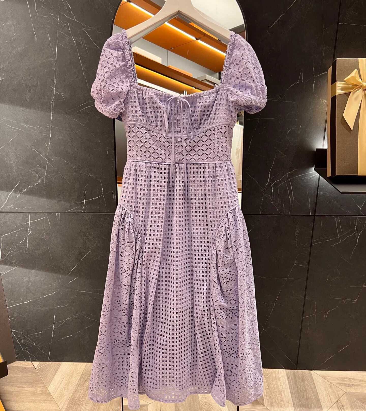 

Женское платье миди с вышивкой, Сиреневое платье с квадратным вырезом, пышными рукавами и вырезом, лето 2023