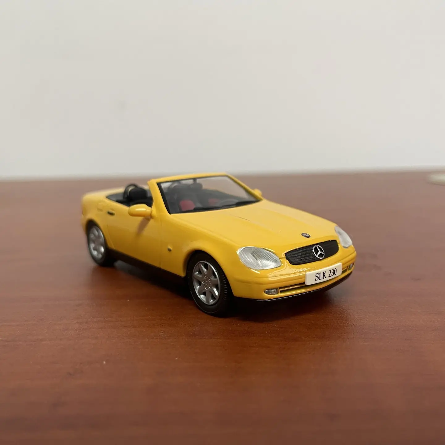 Фото Модель автомобиля HERPA 1:43, литая под давлением, из сплава, Mercedes-Benz SLK230 R170, кабриолет, классическая ностальгическая модель, подарок для взрослых, сувенир, статическая модель для демонстрации №5