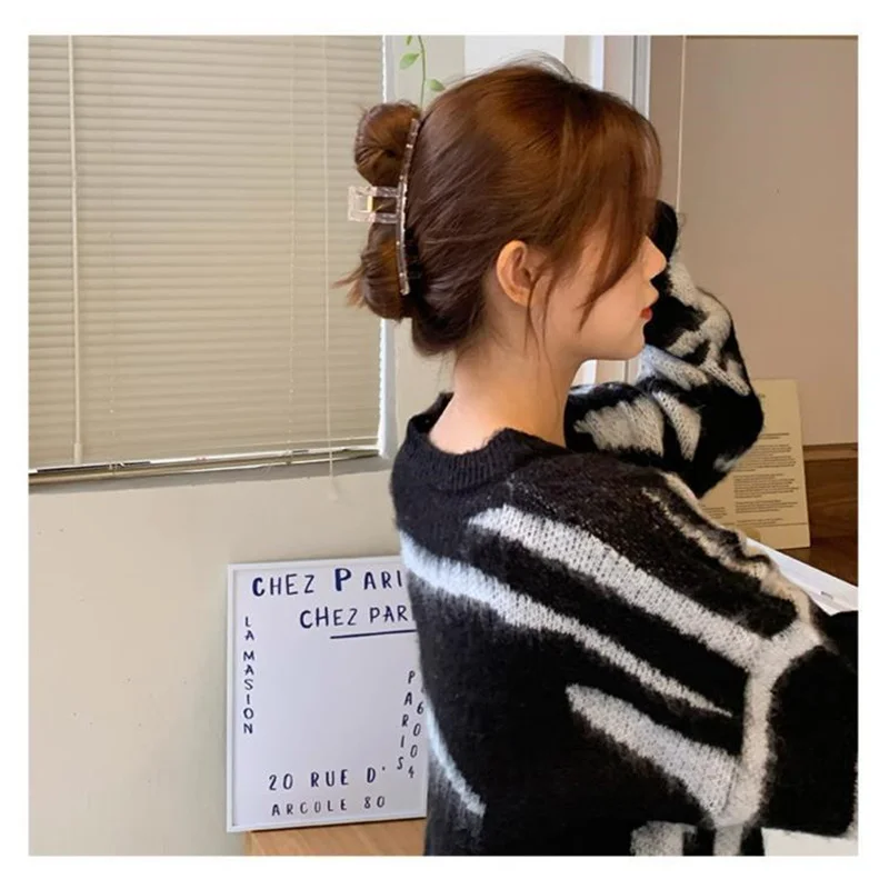 New Ladies Large Hair Clip 13CM Bright matte finish Cross Temperament Pan Grabber Simple Cute Girl Shark Headwear