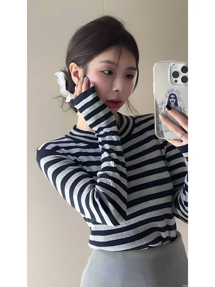 Вязаная нижняя рубашка в полоску стиле ретро женская осень и зима 2024 новые