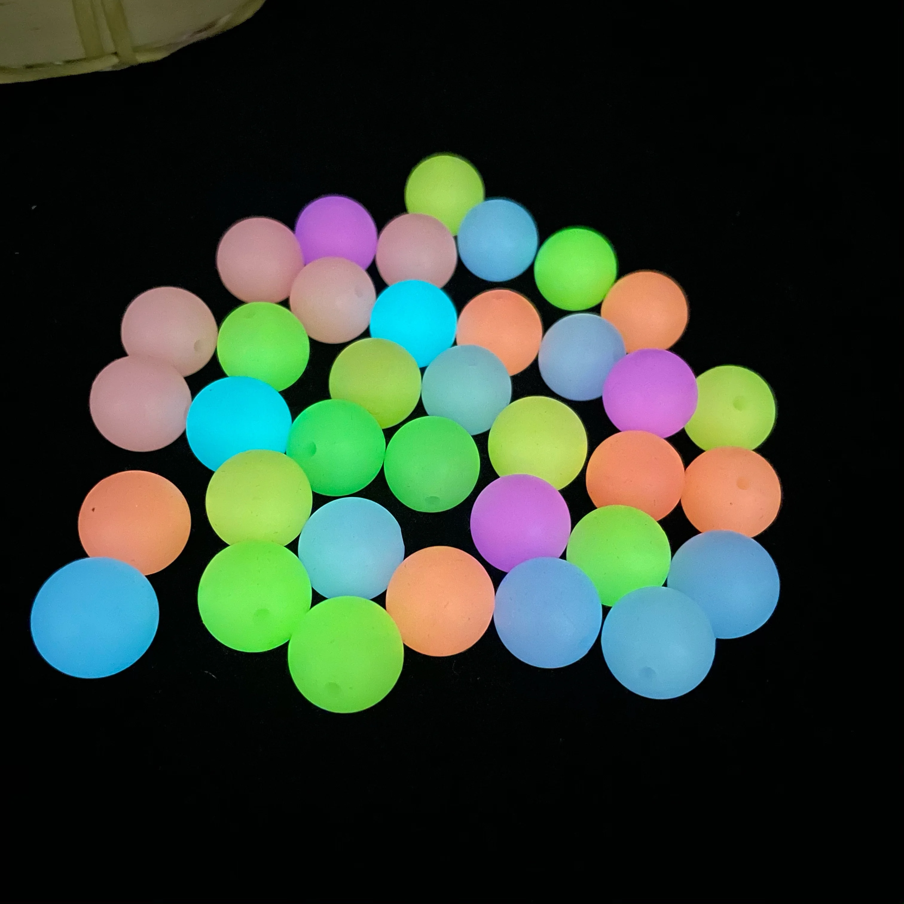 

NEW 12mm 15mm 100psc Silicone Luminous Beads Loose Glow In The Dark Marking DIY Necklace BPA Free For Pacifier Gift Accessorie