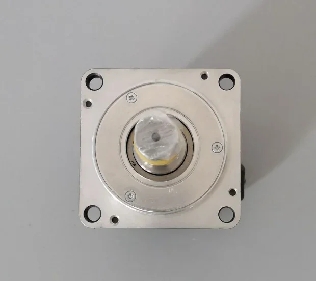 Оригинальный телефон Yaskawa SGMPS-01ACA21-E высокоскоростной серводвигатель переменного