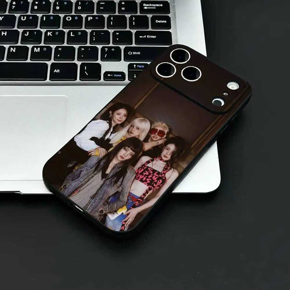 Фото Kpop Group (G) Idle Phone Case Модный черный матовый чехол для телефона из ТПУ для iPhone 12-17. Окрашенный УФ-спрей дизайн, против падения Ежедневно P №2