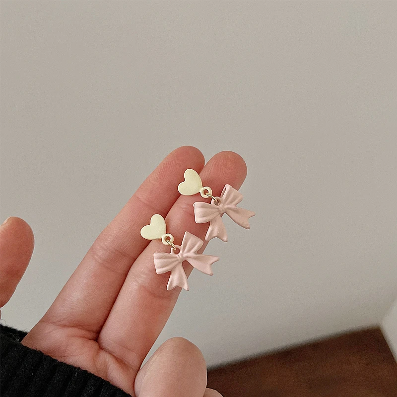 Милые забавные металлические Винтажные серьги в виде маленькой бабочки, дизайнерские розовые милые серьги для женщин, ювелирные изделия