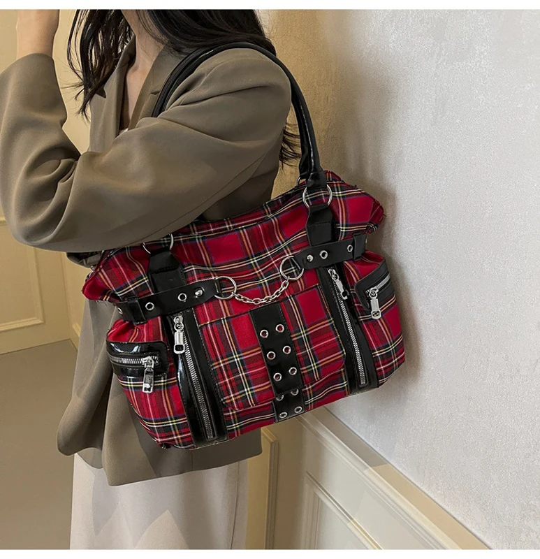 Фото SHELKSBAG Сумка на плечо в клетку в стиле панк с подъемом в готическом стиле, альтернативная сумка-тоут с верхней ручкой, женская сумка 2025, модные новые сумки через плечо №1