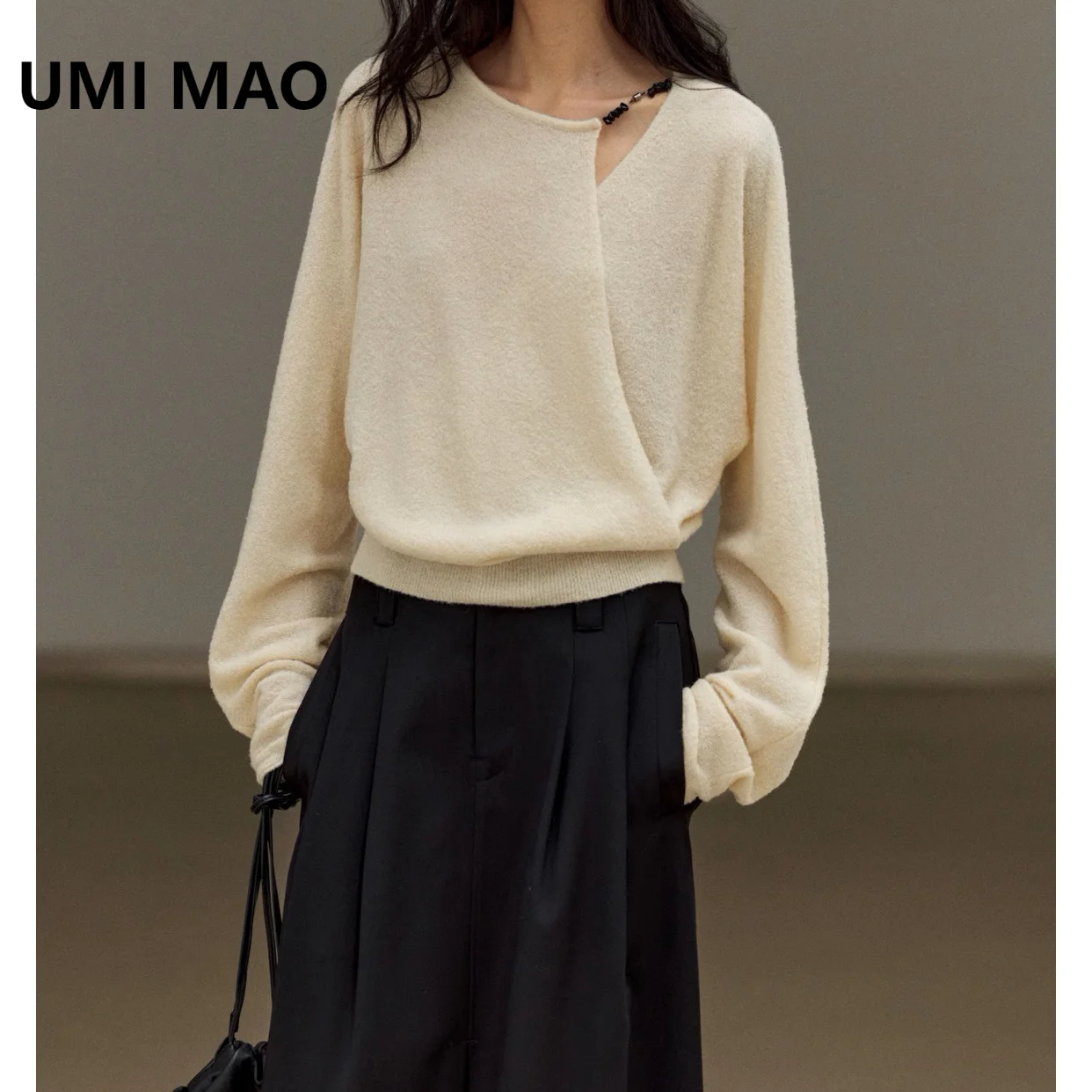 UMI MAO Асимметричный топ со сложенной пряжкой-цепочкой из черного агата и