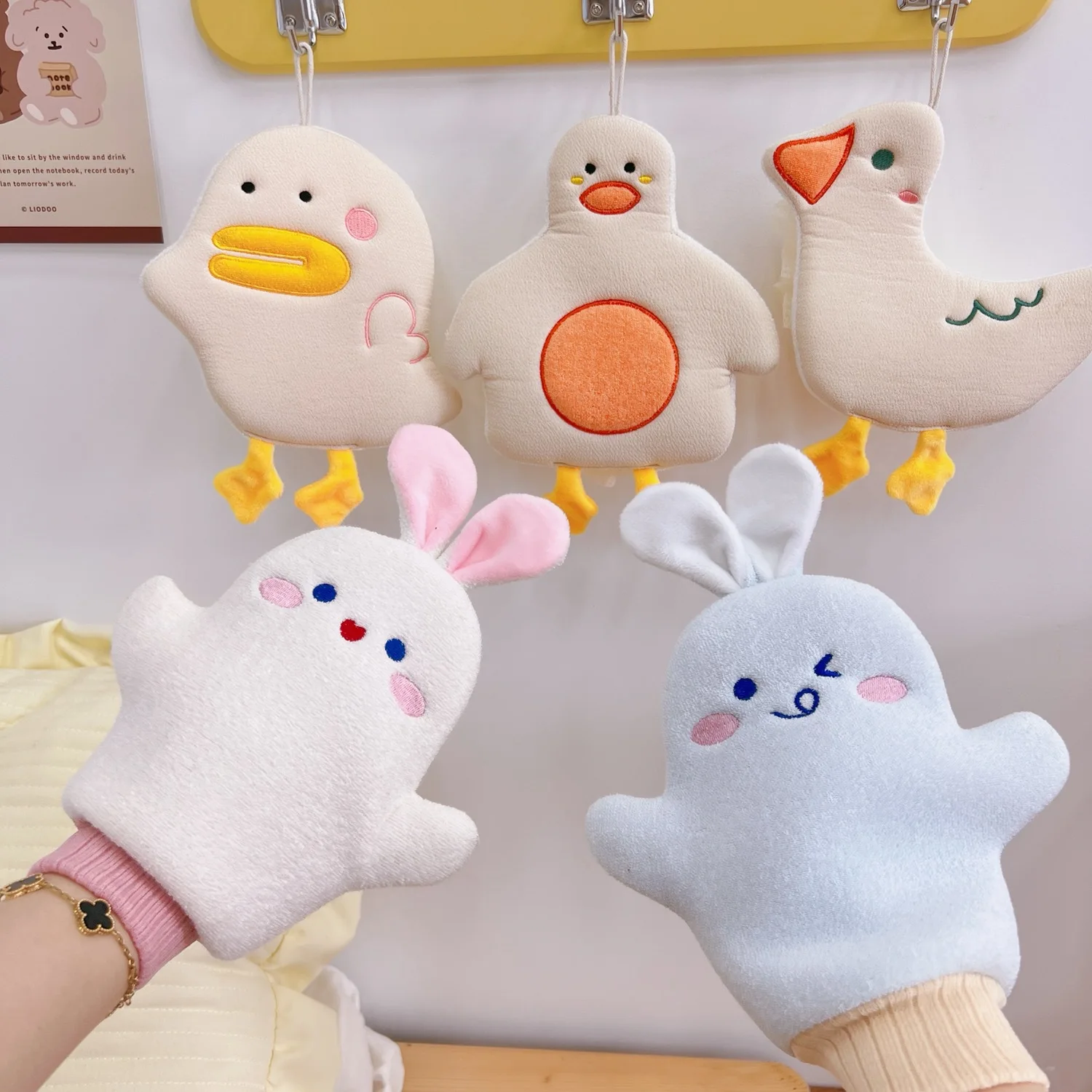 

Детская перчатка для ванны, скраб для душа, отшелушивающие двухсторонние принадлежности для ванны, полотенце с цветочным полированием, аксессуары для ванной и душа