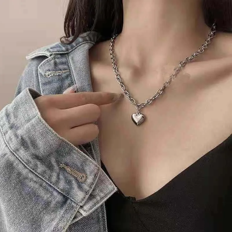 

Simple Ins Love Bracelet Women's Punk Hip-hop Peach Heart Pendant Japanese and Korean Niche Design Personality Wild Necklace