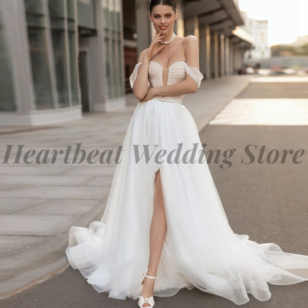 

2023 Front Slit Simple Wedding Dress A-Line Brides with Off-The-Shoulder Backless Court Train and Sweetheart Pearls Bridal Gowns