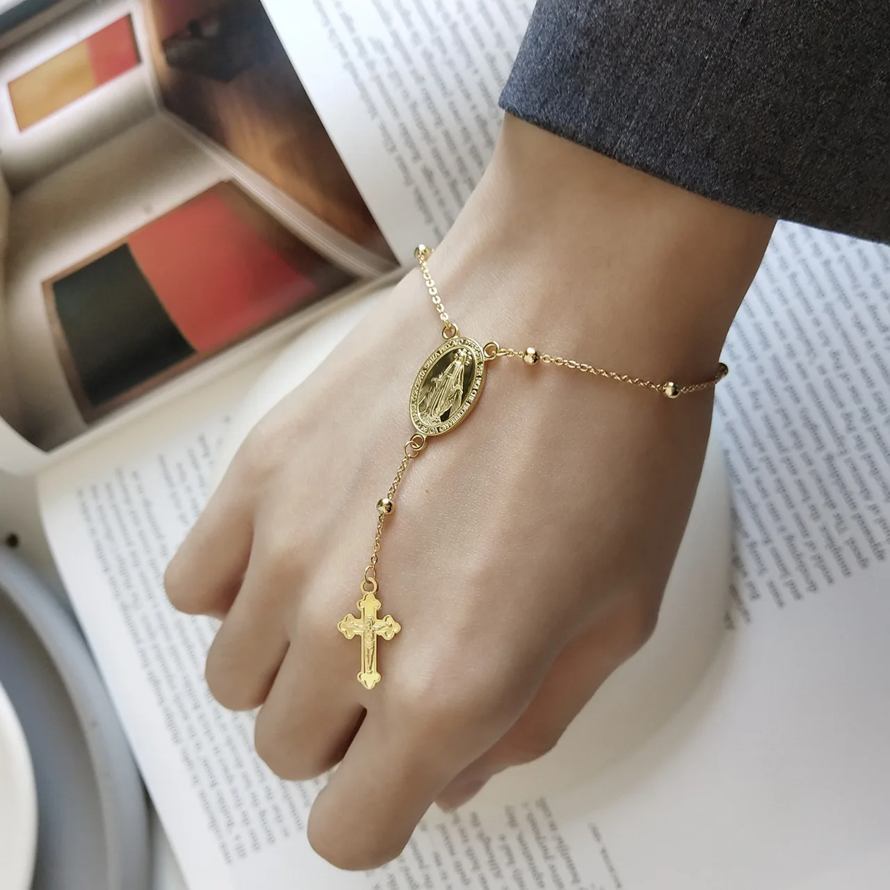 

Браслет женский из серебра 925 пробы, с крестом Девы Марии