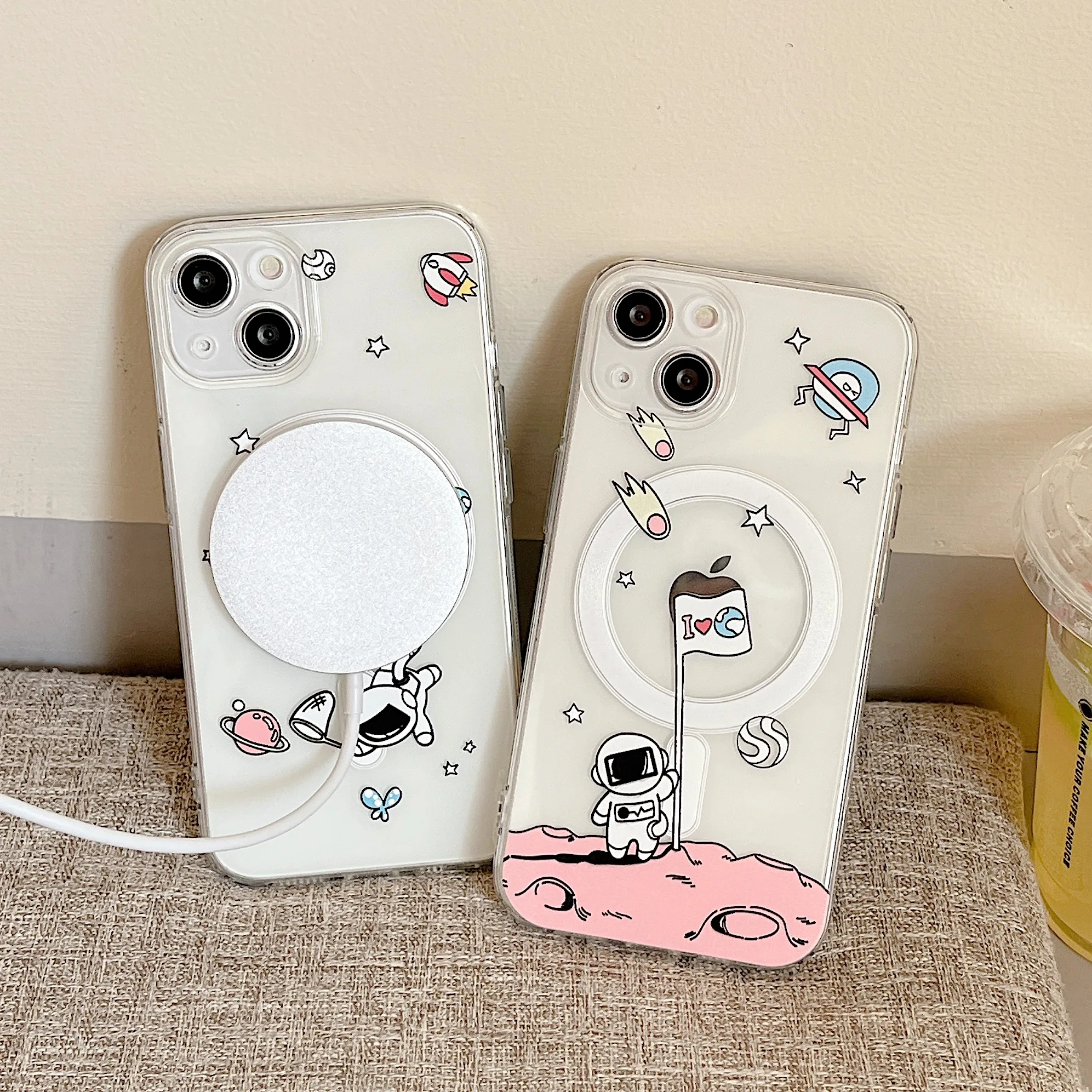 

2023 Fashion Astronaut Soft Phone Case For iphone 14 13 12 11 Pro Max 14 Plus Transparent Magnetic Soft Wireless Charging Cover