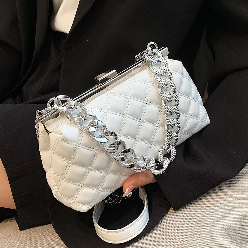 

Новинка 2022, модный дизайнерский маленький клатч через плечо из искусственной кожи на цепочке, сумка-Кроссбоди для женщин, роскошные летние ...