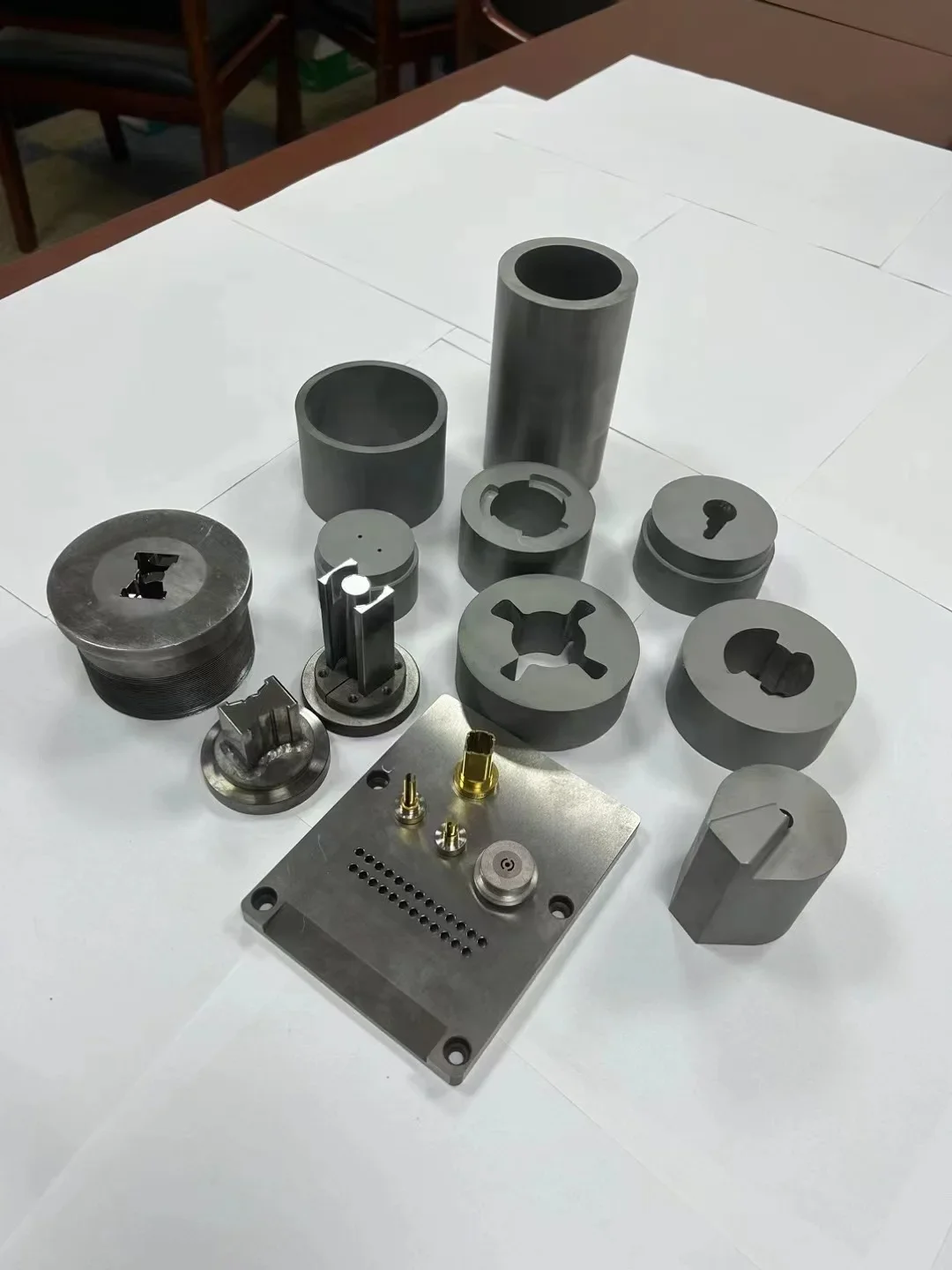 Пресс для сжатия керамического порошка на 150 тонов с наборами штампов